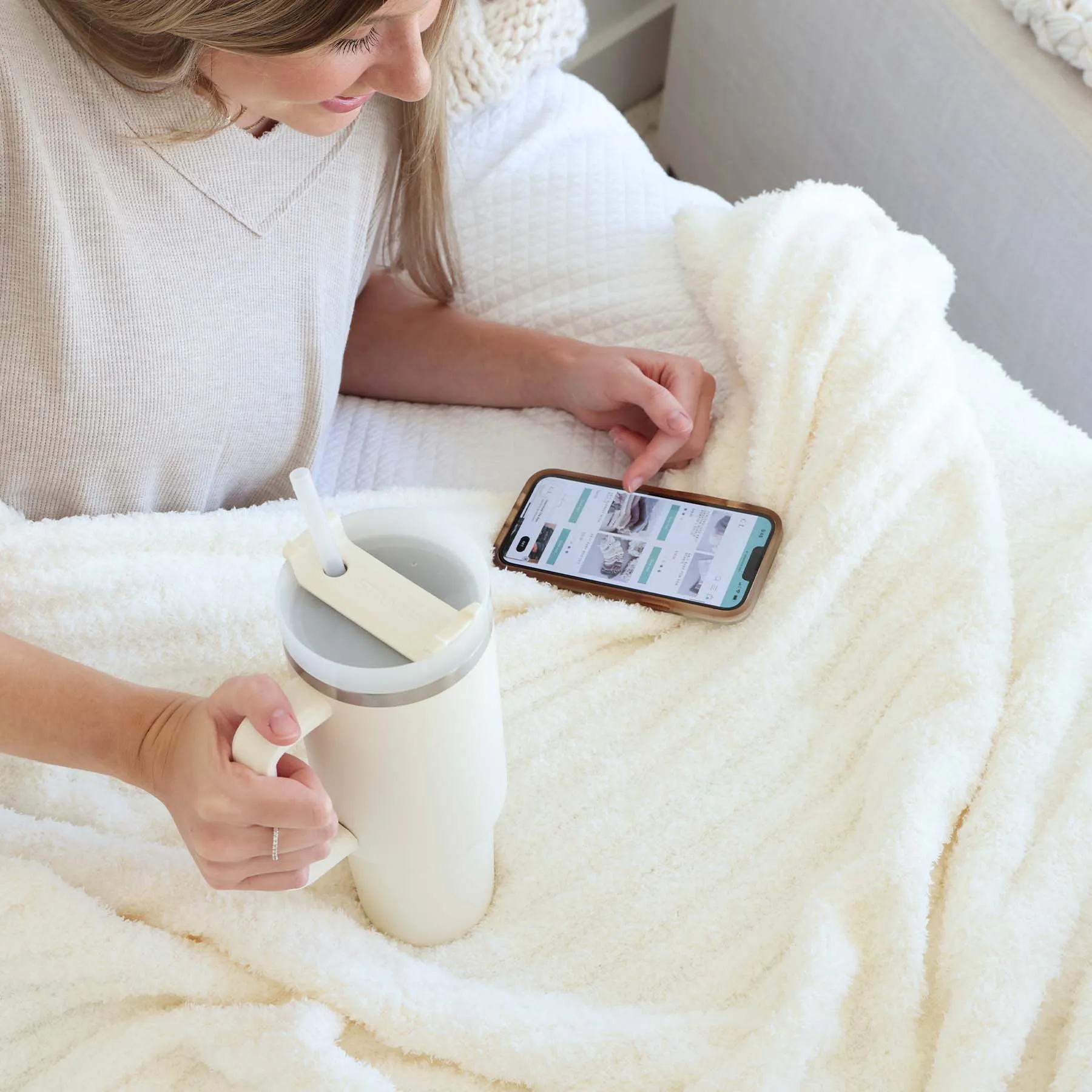 CuddleLane™ Luxe Blankets | Ivory