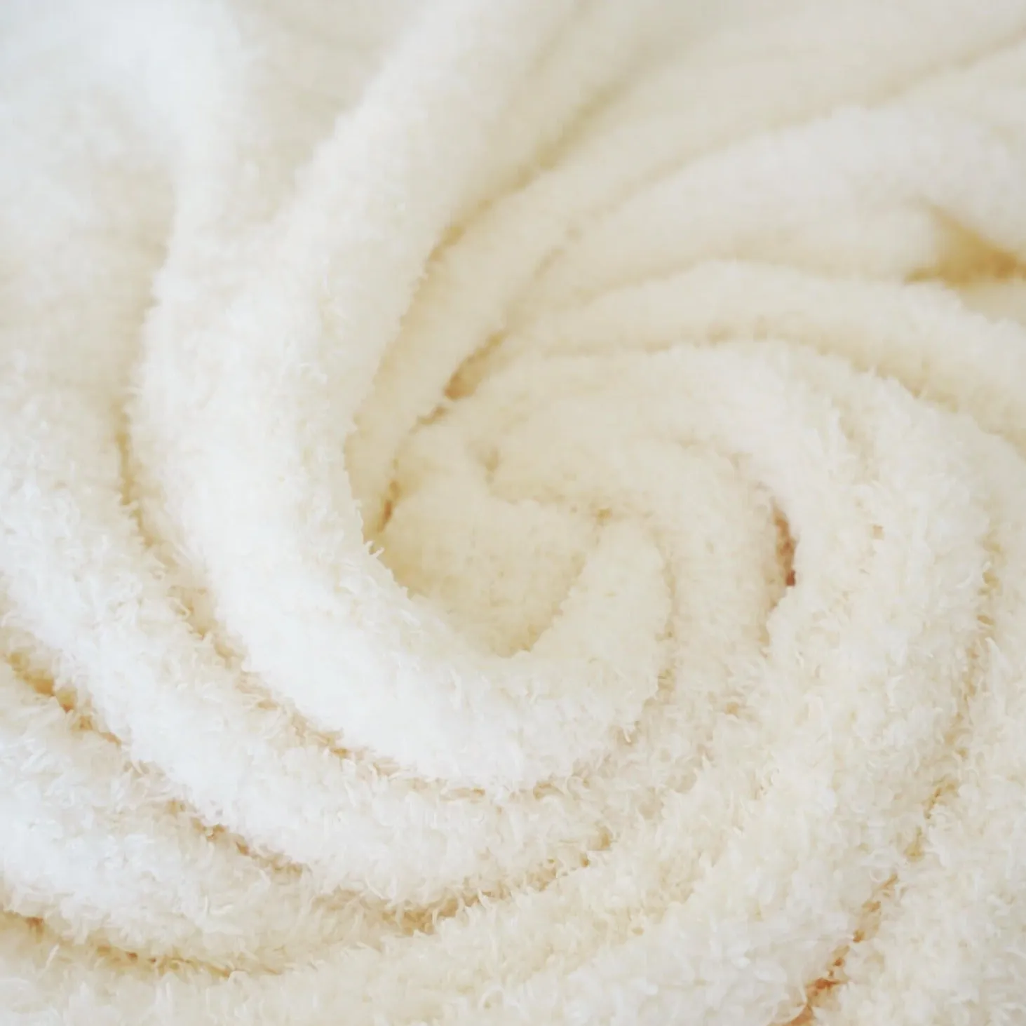 CuddleLane™ Luxe Blankets | Ivory